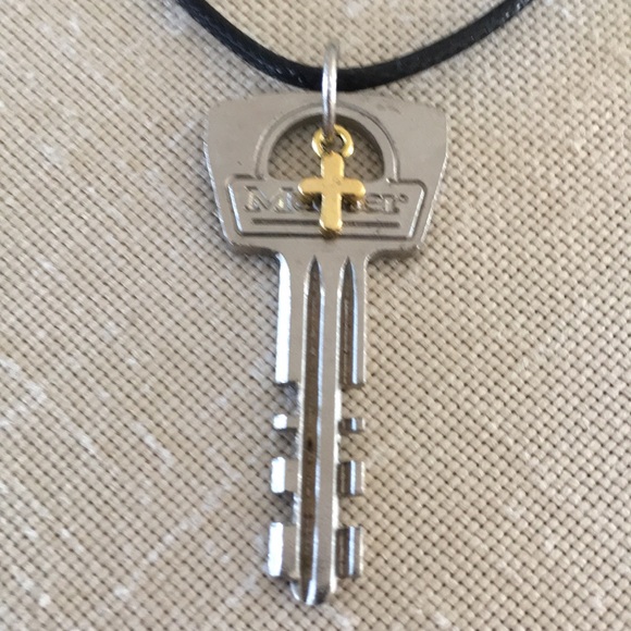 HAND CRAFTED Vintage Master Key Pendant Necklace with Cross Charm - Picture 1 of 3